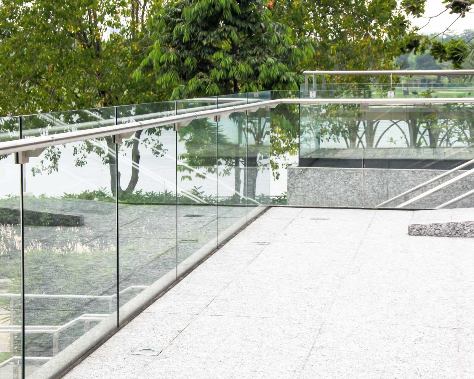 Éclair Sun Habitat : Des matériaux fiables et esthétiques pour vos garde-corps et mains courantes