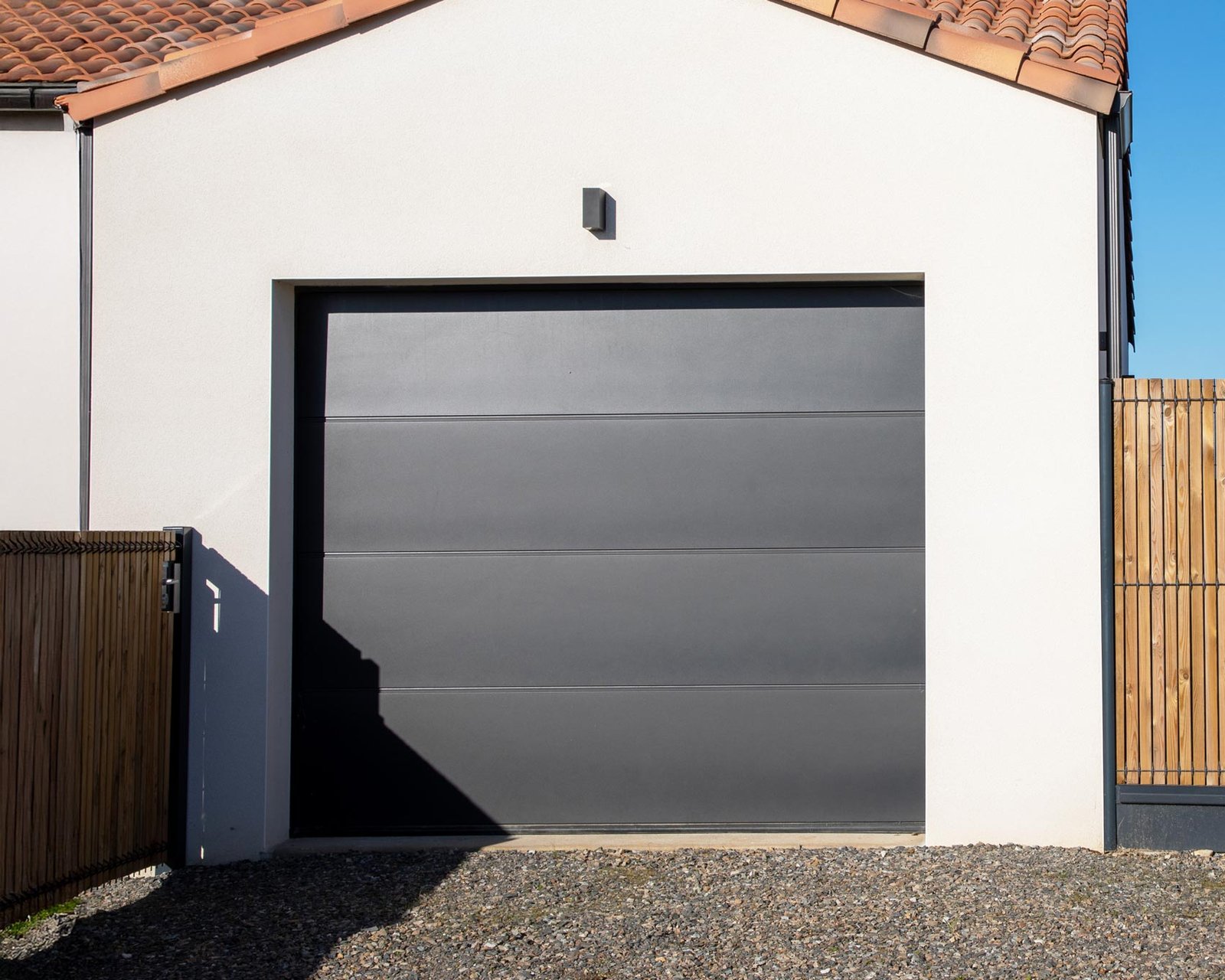 Éclair Sun Habitat : Entreprise de portes de garage, matériaux robustes et durables
